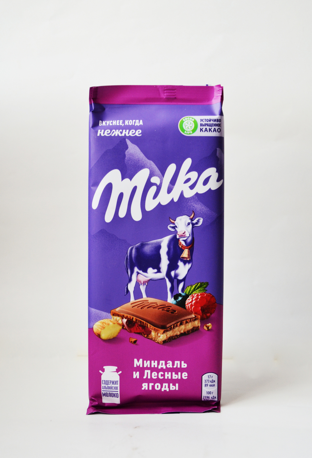 Шоколад Milka молочный миндаль и лесные ягоды