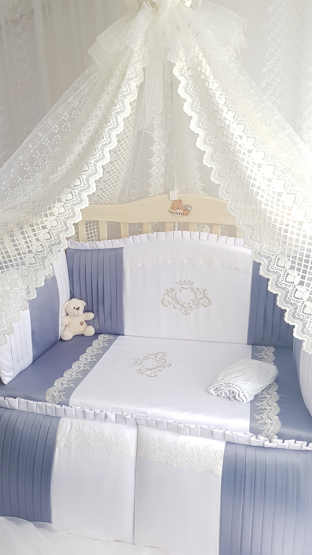 Арт.77755 Набор в кроватку для новорожденных VALENSIA диван