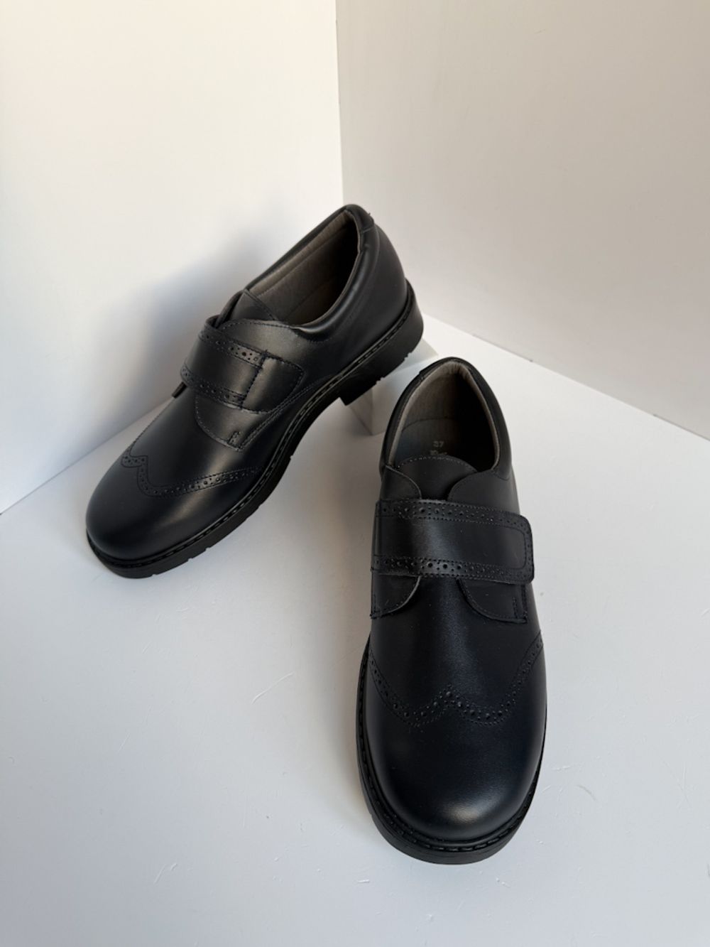 Новые кожаные туфли Okaa, 37