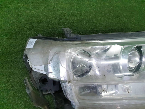 Битая Фара правая Toyota Land Cruiser 200 (2015-2021) LED