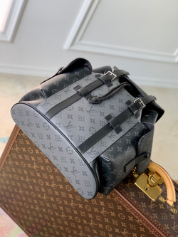 Louis Vuitton Christopher MM