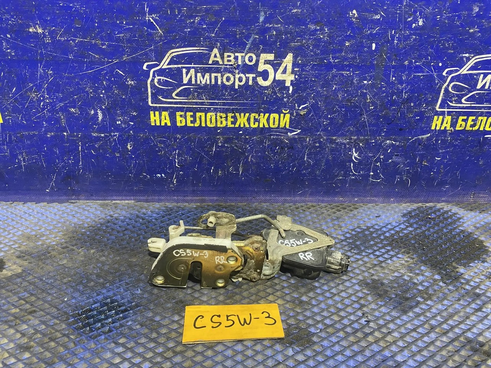Замок двери задней правой MITSUBISHI LANCER CEDIA 2000
