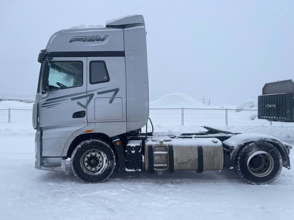 FAW J7 4x2 Седельный тягач CA4180P77K25E5 (Дизельный, 12,5 л, 553 л.с., АТ)