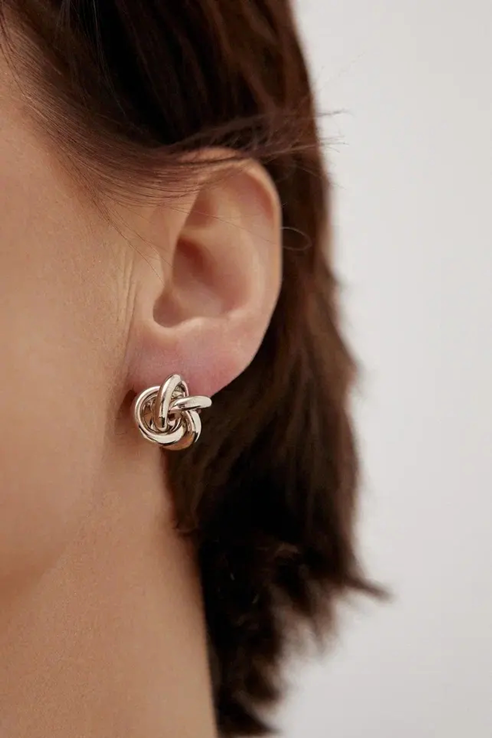 Серьги пусеты "узелки", оттенок "теплое" серебро