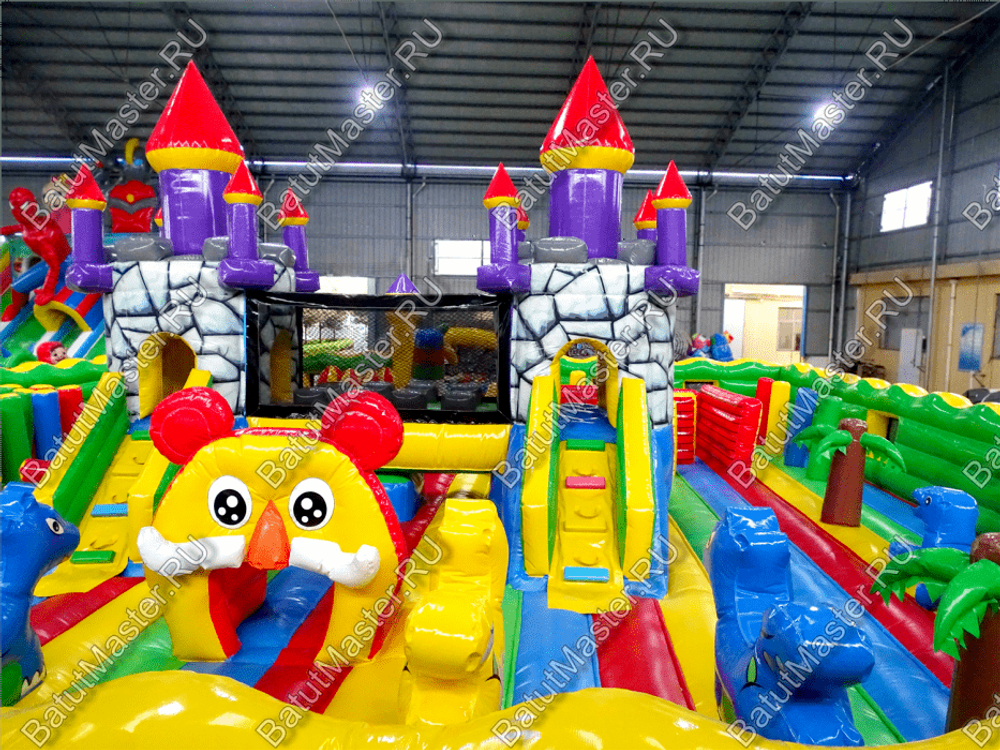 Большой надувной батут "Средневековье" 12*12*5 м