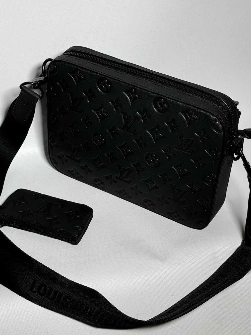 Сумка-мессенджер Louis Vuitton