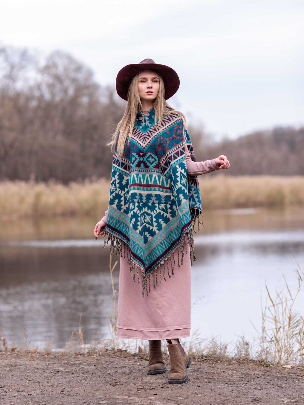 Пончо женское шерстяное с орнаментом