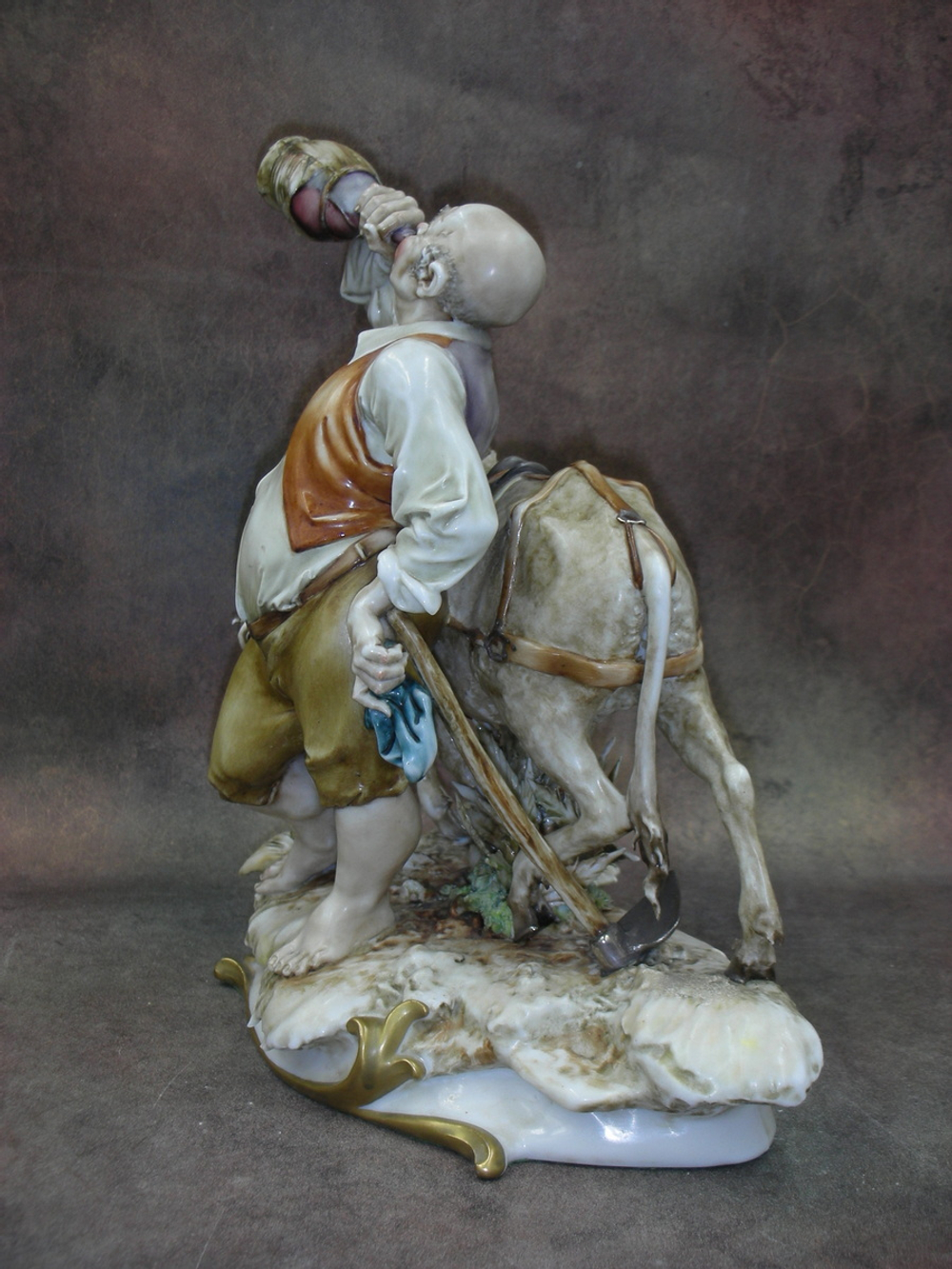 Статуэтка. Фарфор. Погонщик. Capodimonte. Италия