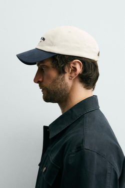 ZARA КЕПКА С ВЫШИТОЙ НАДПИСЬЮ, ЭКРЮ