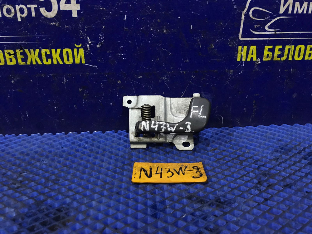 Ручка двери передней левой салонная MITSUBISHI CHARIOT 1994