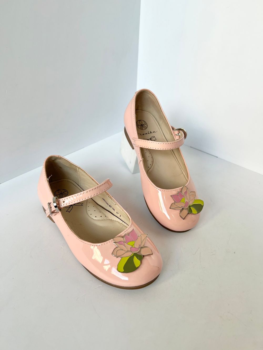 Новые туфли эконика, 27