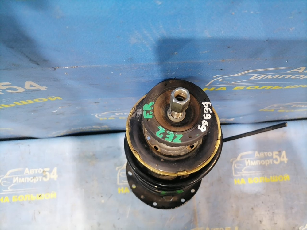 Стойка передняя правая Honda INSIGHT 2009-2014