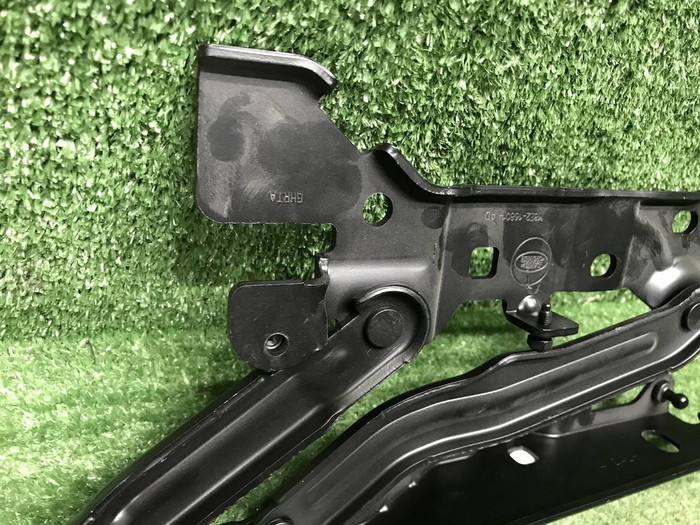 Петля капота левая Range Rover Vogue 5 L460 21-нв