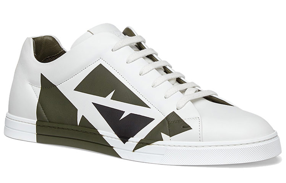 FENDI Low top Stylish Skateboarding Shoes Men"s Black White