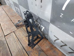 Кронштейн фары правый BMW 3-Series (F30) 11-20 Б/У Оригинал 51647245792