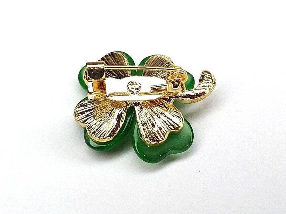Брошка "Четырехлистный клевер".  Символ удачи. Оберег от сглаза. Цвет золото. Зеленый