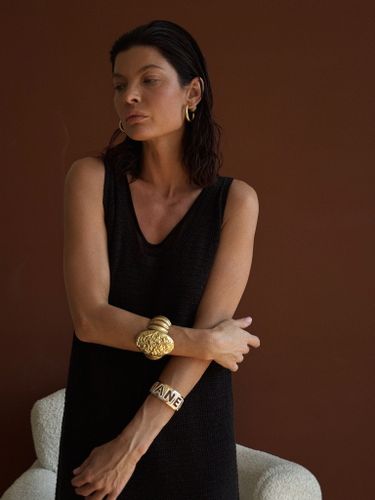 Двухслойное черное вязаное платье-макси