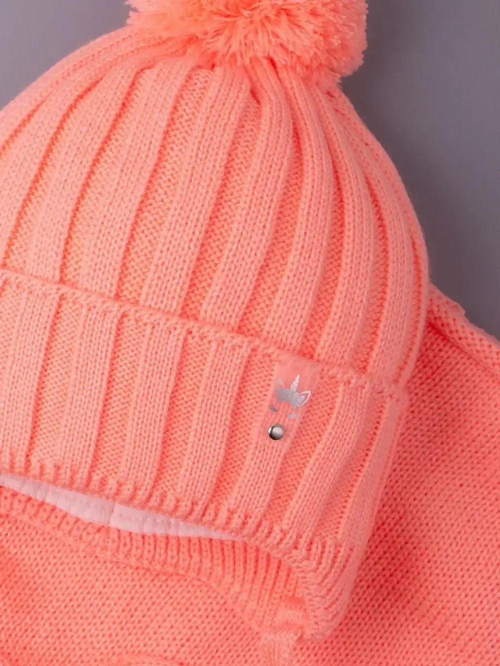 Шапка для девочки со снудом на осень