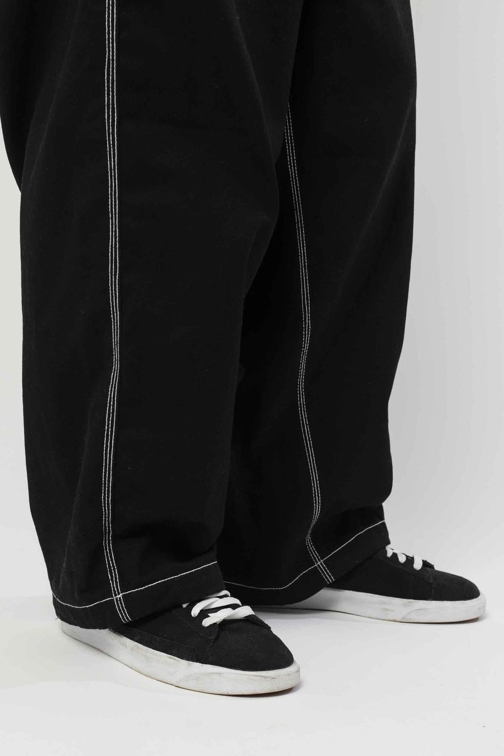 Джинсы Codered Real Baggy Черный/Белые нитки