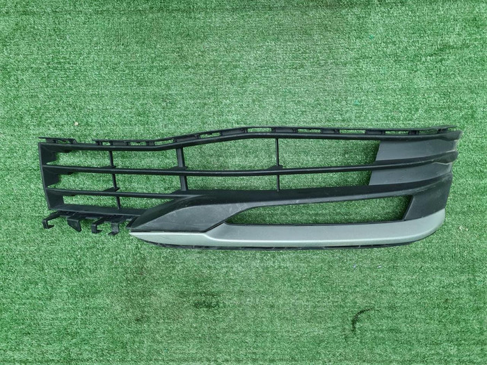 Накладка ПТФ правая BMW 5er G30 (2017-2020)