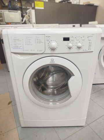 Стиральная машина Indesit IWSD 6105 6 кг б/у