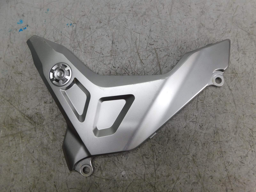 Пластик боковой левый Honda NC750X RH09 83631-MKW-D0