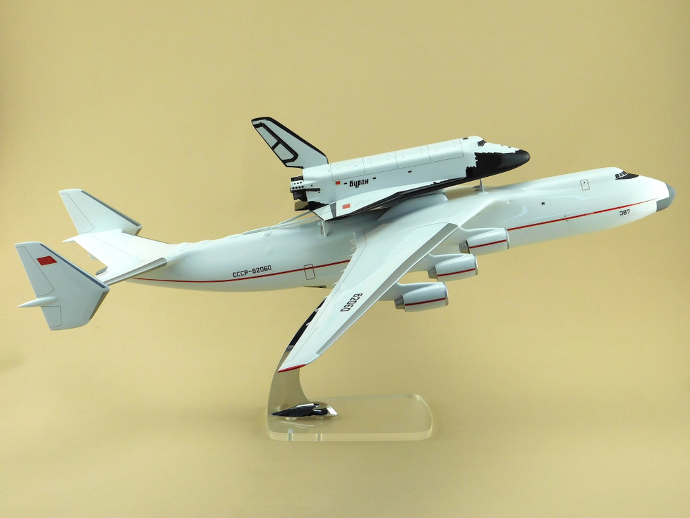 Модель самолета Ан-225 (М1:144, "МРIЯ" с Бураном, СССР-82060)