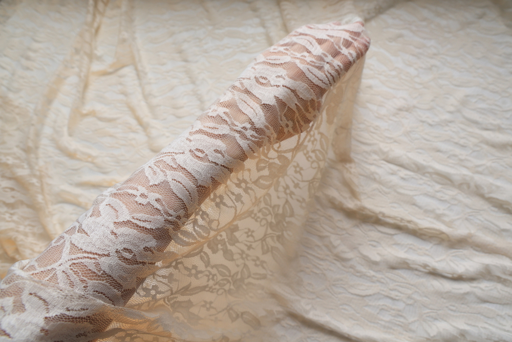 Гипюр стрейч молочный