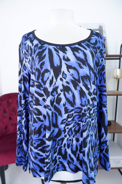 Блузка Pompoos стильная, визуально 54 размер