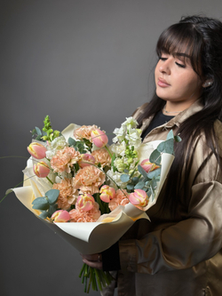 Сборный букет «Персиковая луна»