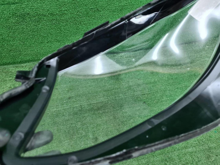 Стекло фары правое Mercedes E W213 (2016-2021)