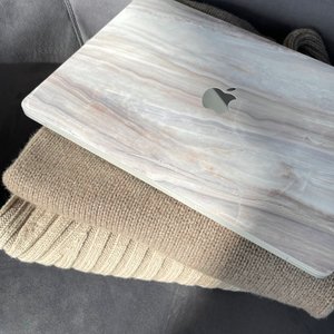 Виниловая наклейка GRAVITY для MacBook