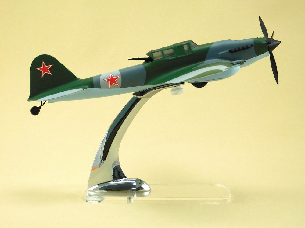 Модель самолета Ил-2 (М1:48, камуфляж)