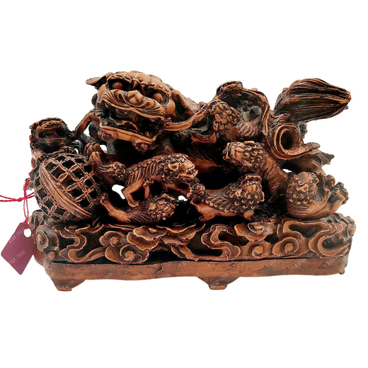 Статуэтка Льва-охранителя с шаром и восьмью львятами на отдельном основание. Смола. Китай. ХХ в.