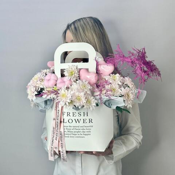 «Воздушный замок» Цветы в коробке с хризантемой, хлопком и аспарагусом