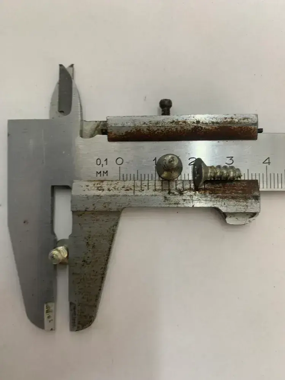 Шуруп 4 x 13 мм 220 шт. 0.219 кг.