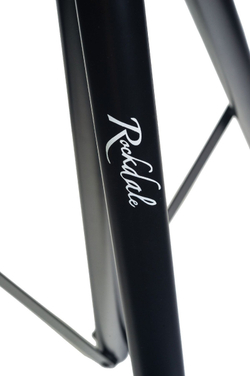 ROCKDALE 3302-T усиленная спикерная стойка на треноге, металлические узлы, высота до 1,8 м, труба 35 мм, нагрузка до 50 кг