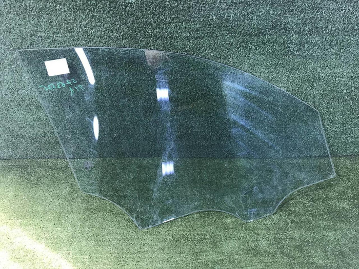 Стекло двери переднее Mercedes GLC X253 (15-22)