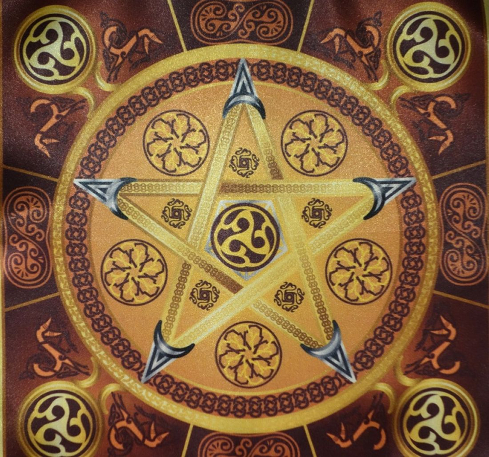 Магическая скатерть "Викка Звезда Земли Волшебная Сила Земли" (средняя)