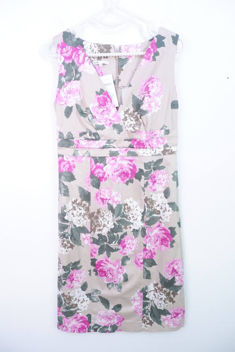 Платье-футляр Oodji цветочное, визуально 42 размер