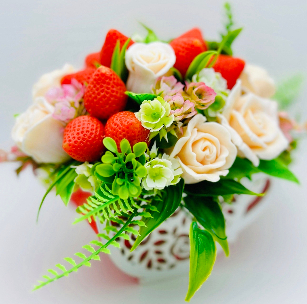 Чашка с клубникой (букет)