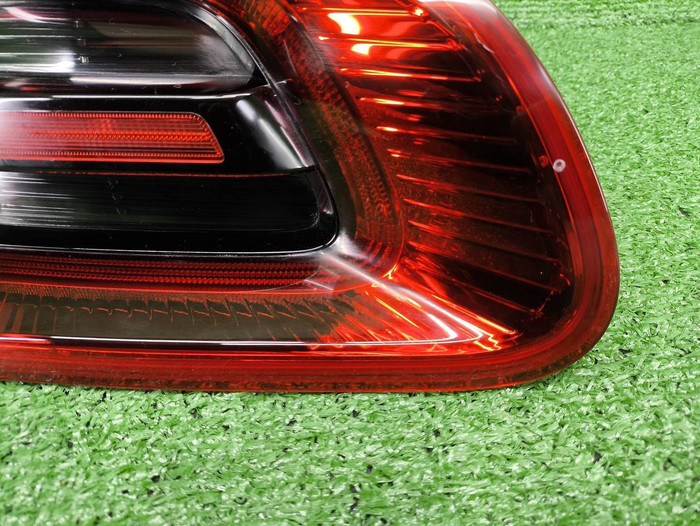 Фонарь левый внутренний Porsche Macan 95b (14-18)