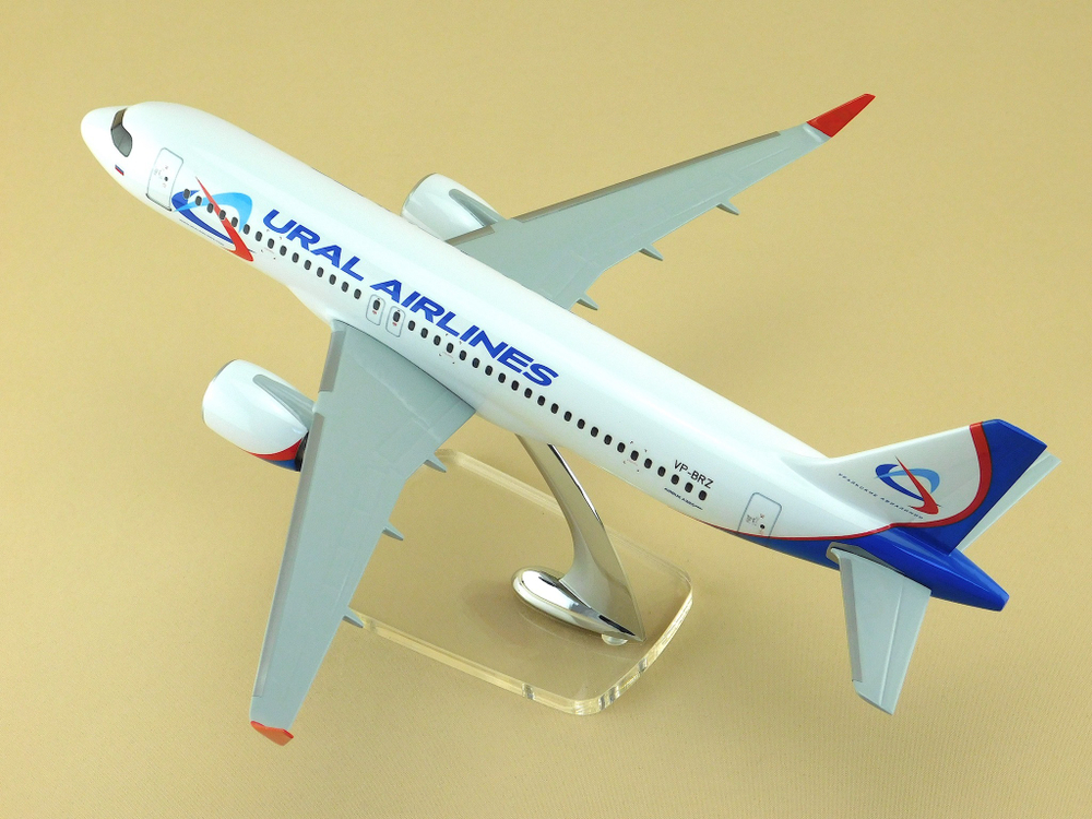 Модель самолета Airbus A320NEO (М1:100, Ural Airlines)