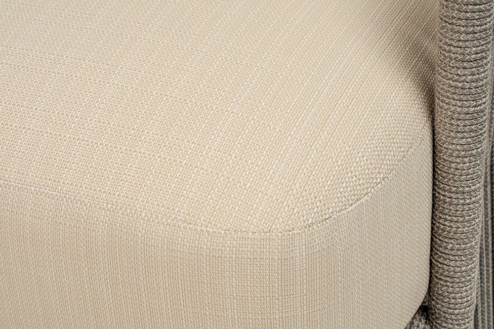 "Альбано" кресло плетеное из роупа, каркас алюминий светло-серый (RAL7035) муар, роуп серый меланж круглый, ткань Mossle светло-бежевая