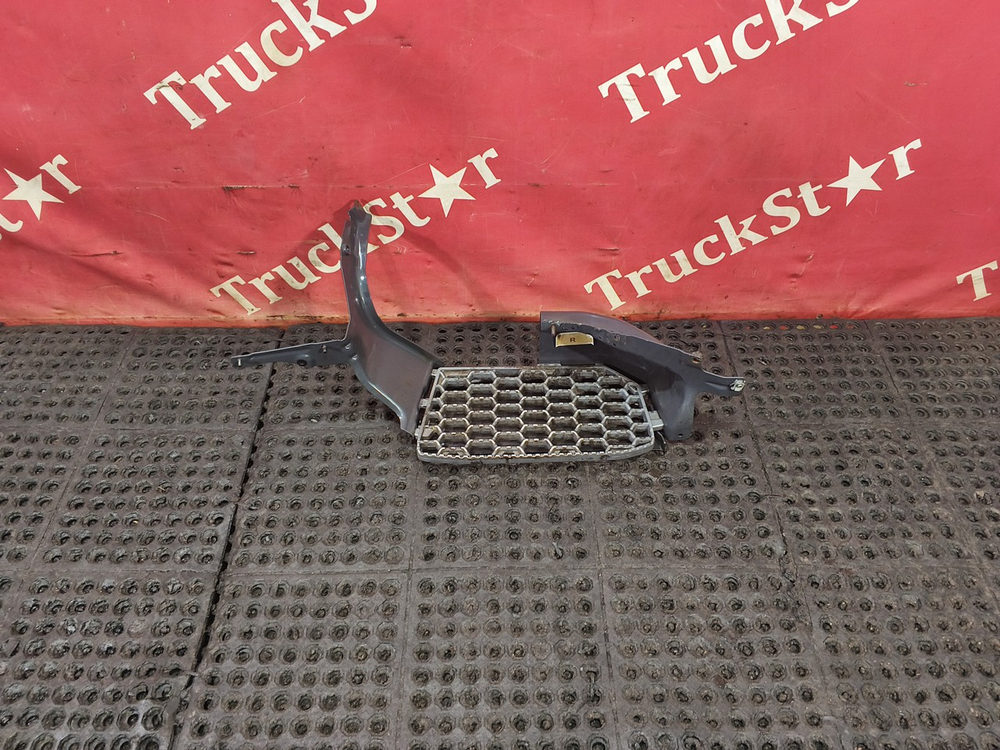 Подножка правая 2019г.