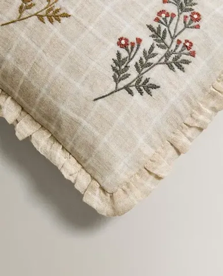 ZARA HOME НАВОЛОЧКА ДЛЯ ДЕКОРАТИВНОЙ ПОДУШКИ С ВЫШИВКОЙ, СВЕТЛО-БЕЖЕВЫЙ