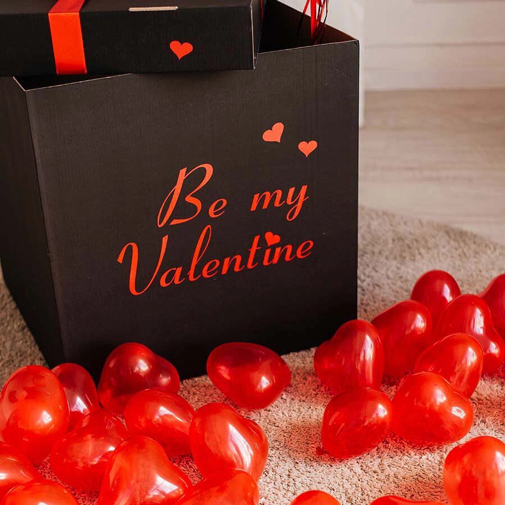 Коробка сюрприз черная с шарами