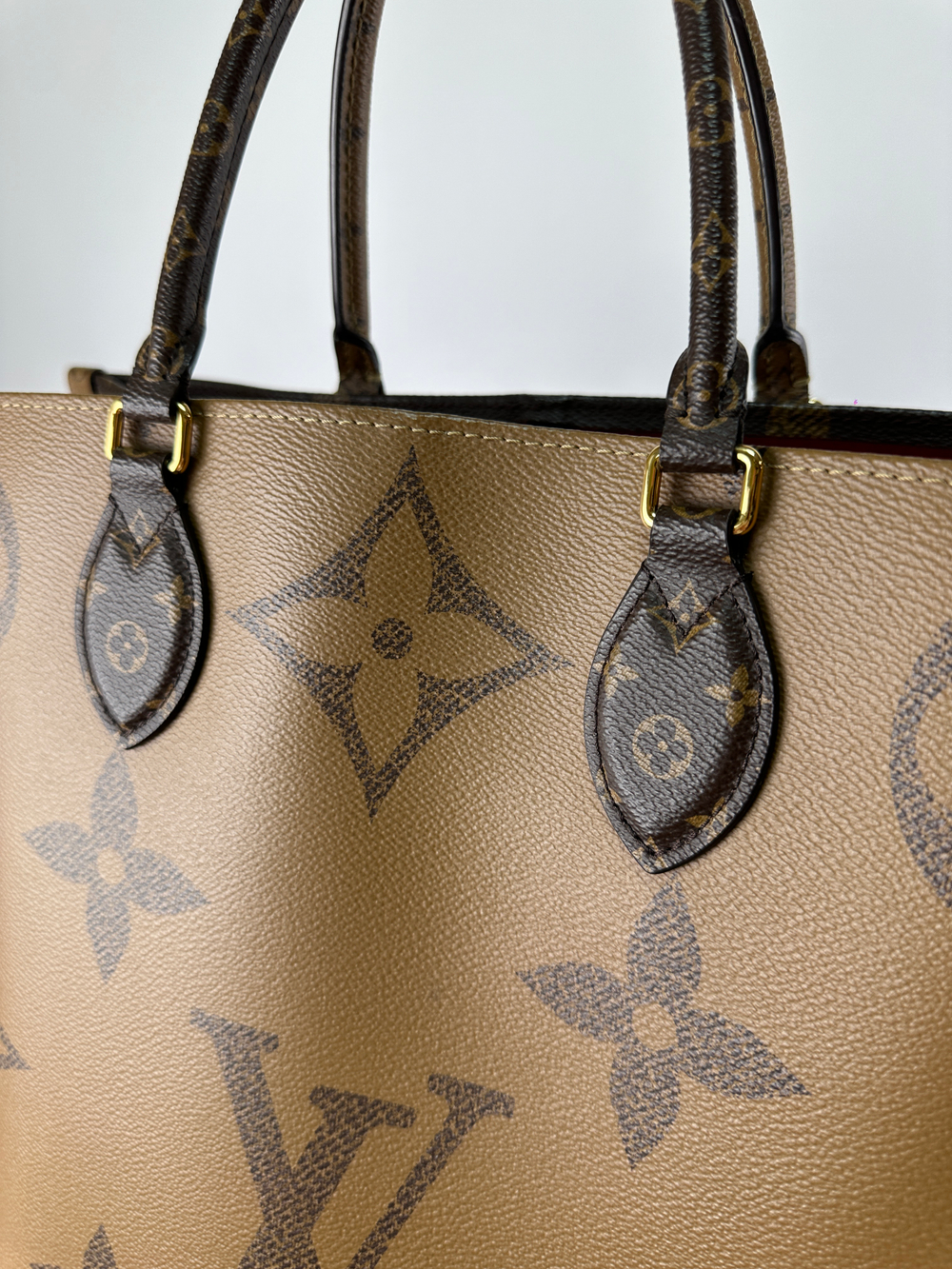 Сумка Louis Vuitton OnTheGo