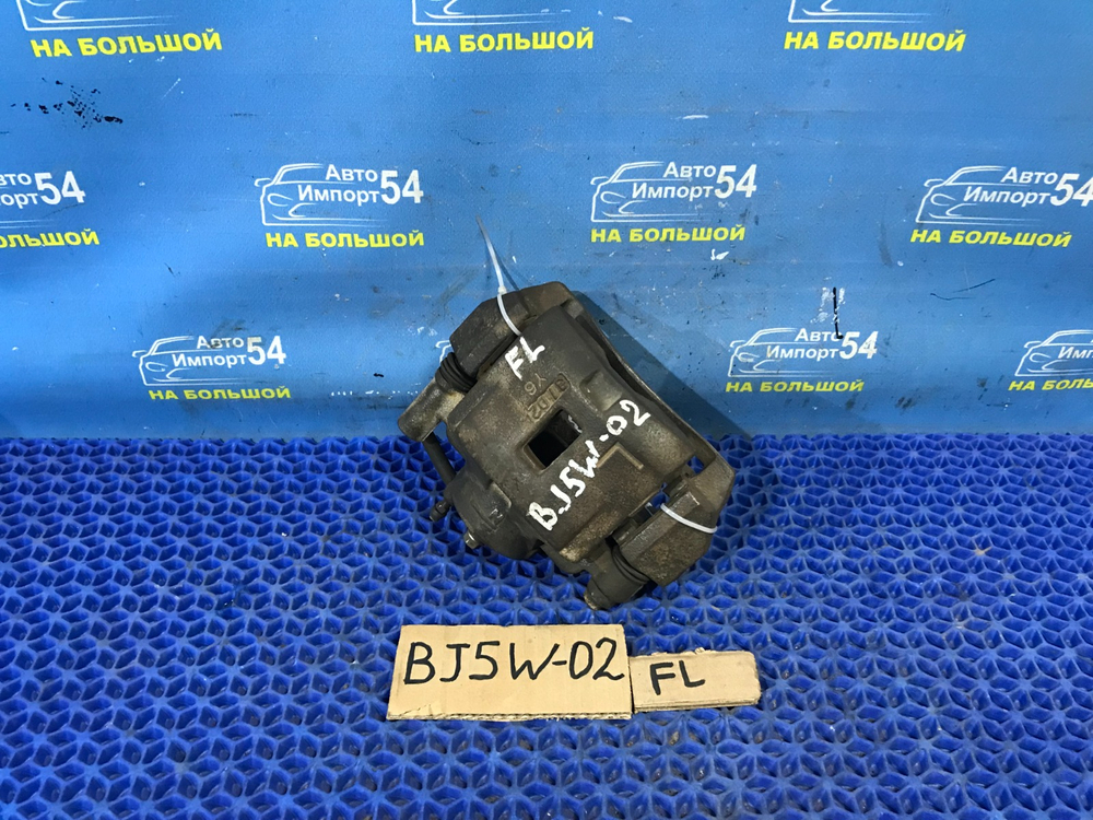 Суппорт тормозной передний левый MAZDA FAMILIA 2001