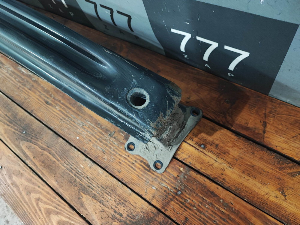 Усилитель заднего бампера Skoda Octavia 3 (A7) 13-20 Б/У Оригинал 5E5807305